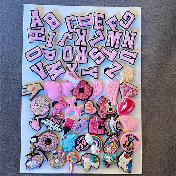 60 pink girl croc shoe charms New assorted - Picture 1 of 9